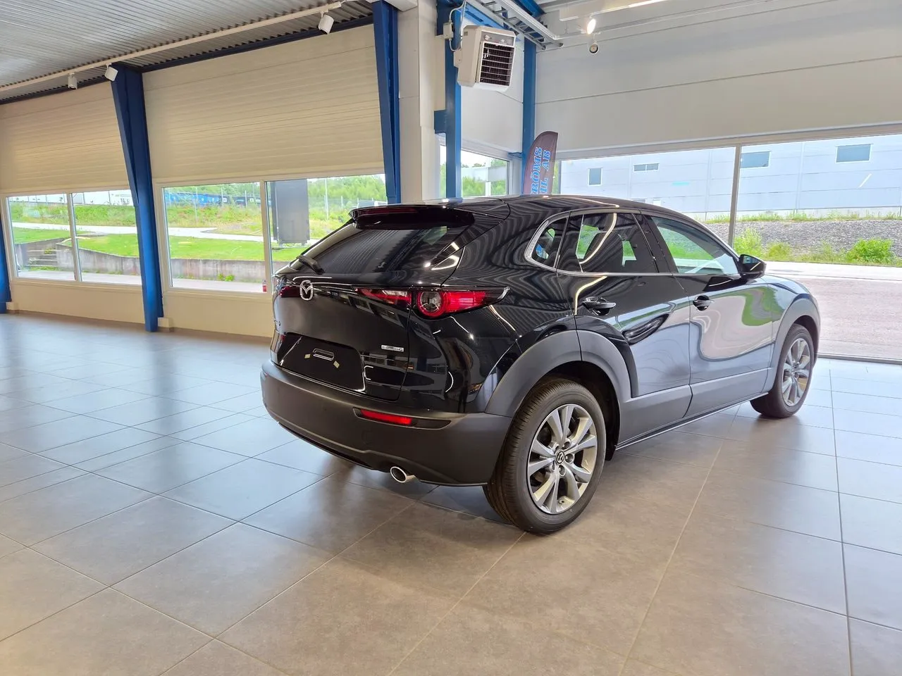 Vehicle image 3