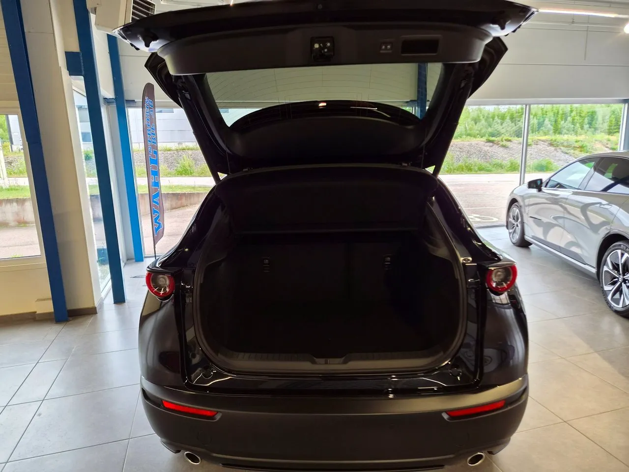 Vehicle image 14