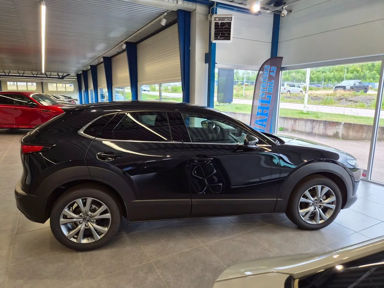 Vehicle image 5
