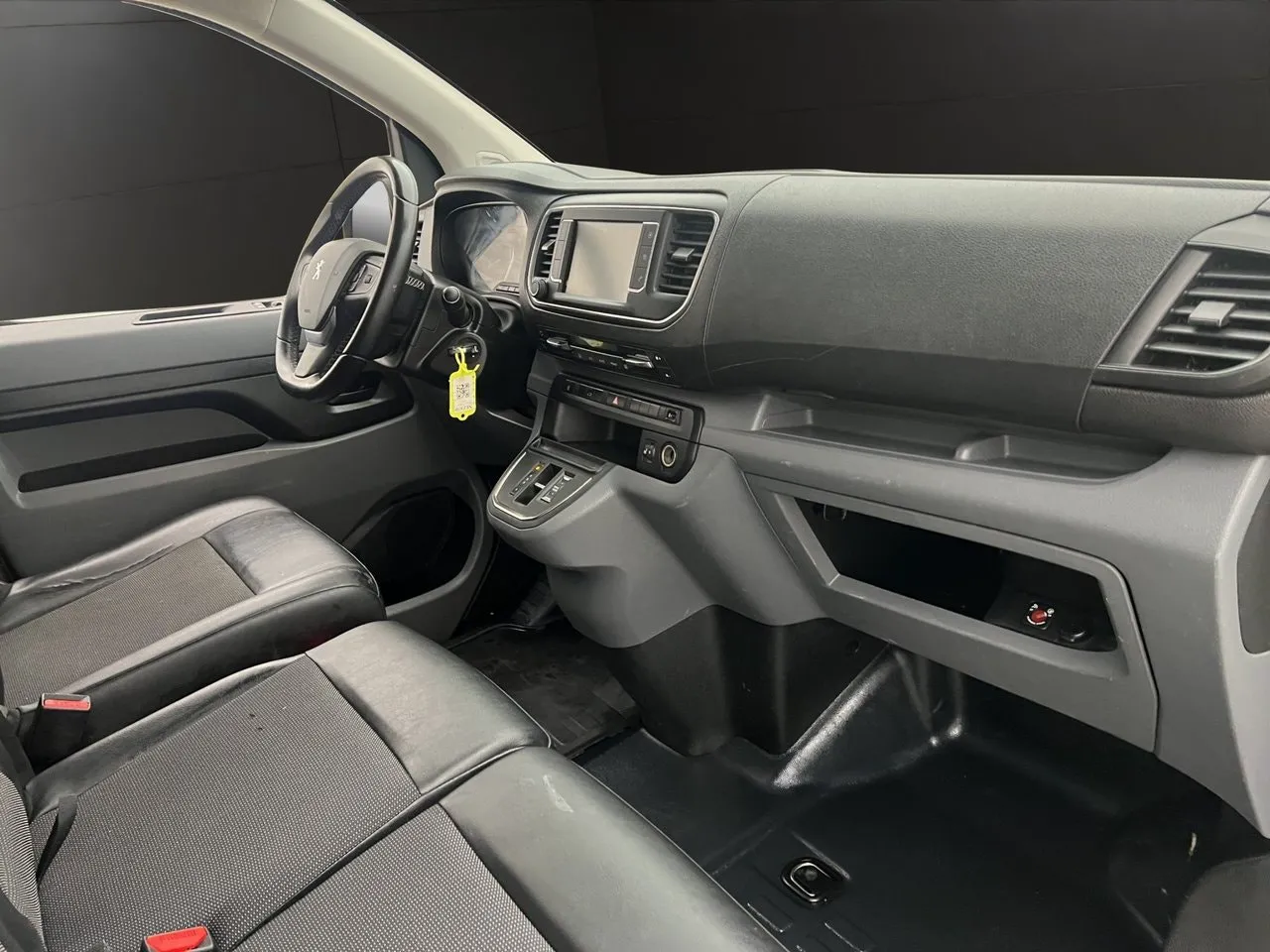 Vehicle image 26