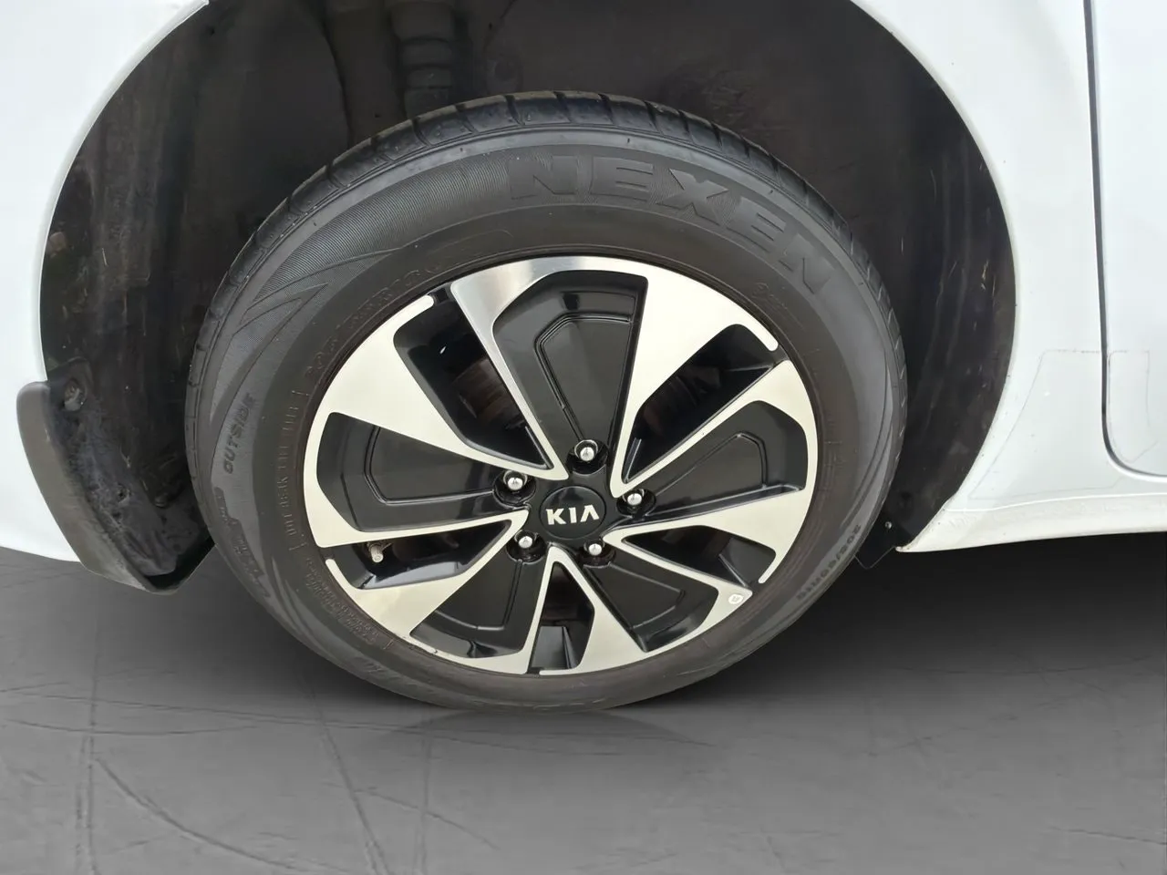 Vehicle image 28