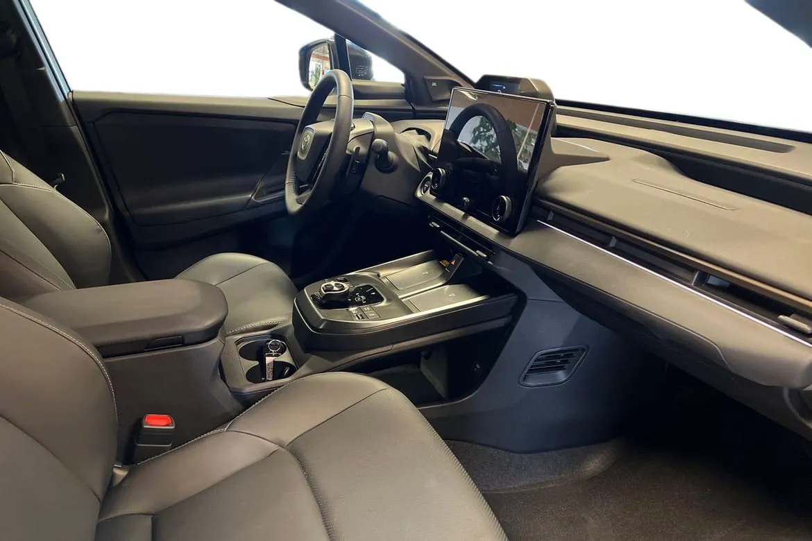 Vehicle image 6