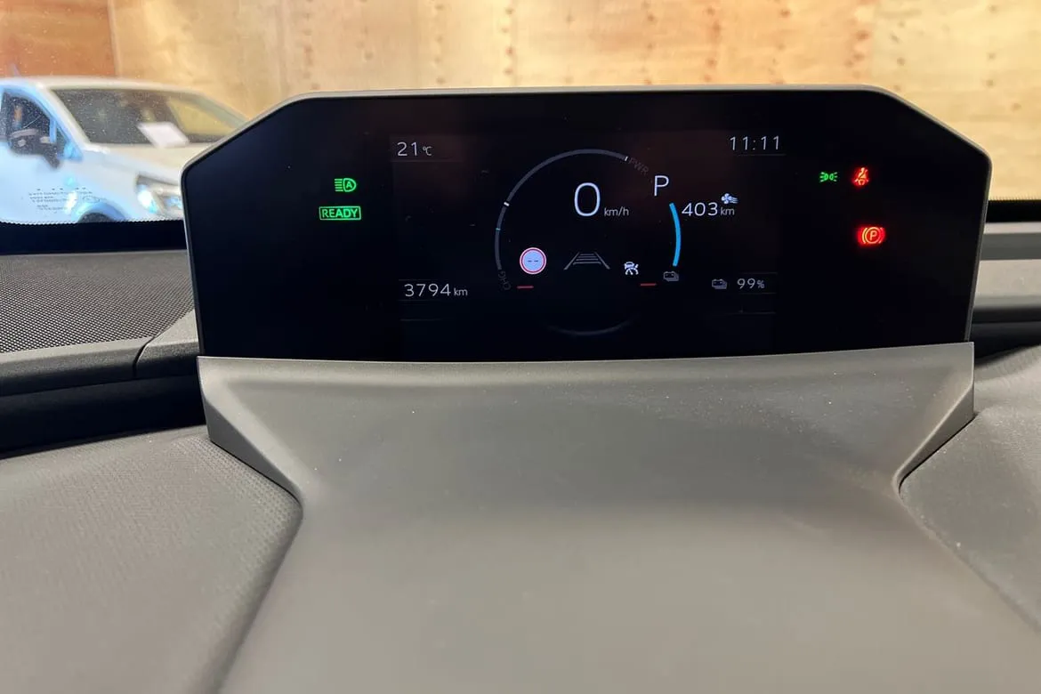Vehicle image 15