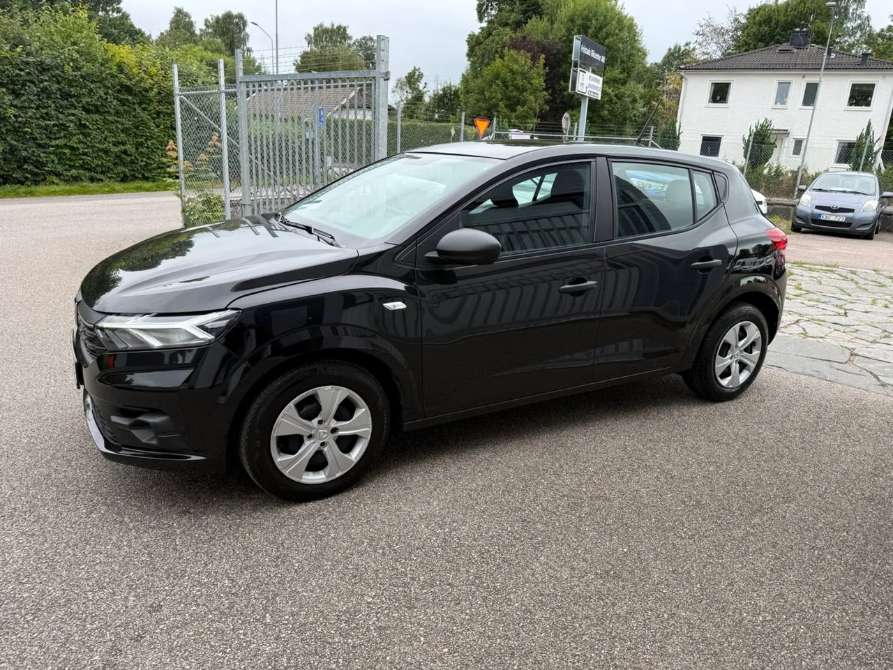 Vehicle image 8