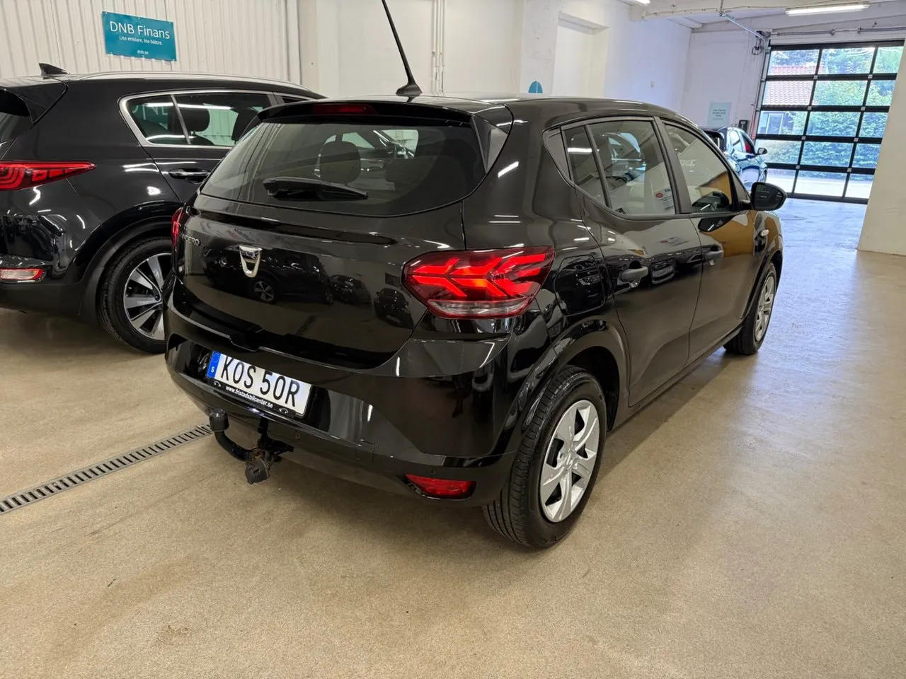 Vehicle image 14