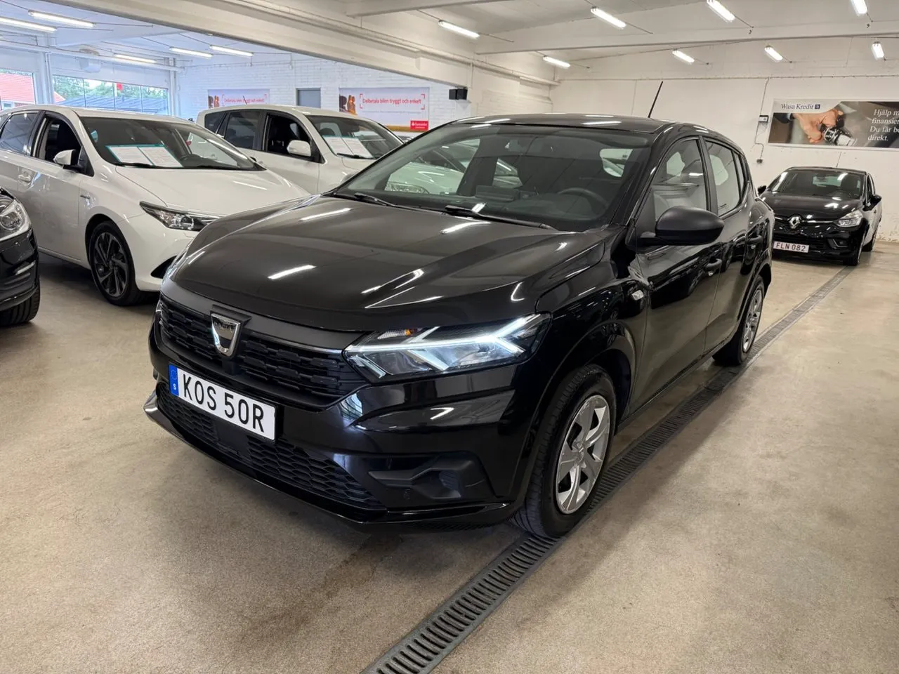 Vehicle image 13