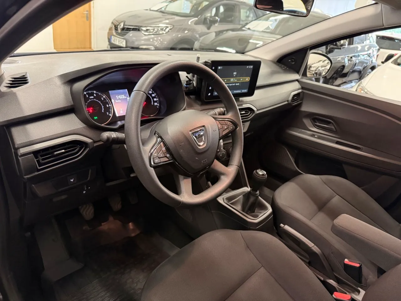 Vehicle image 16