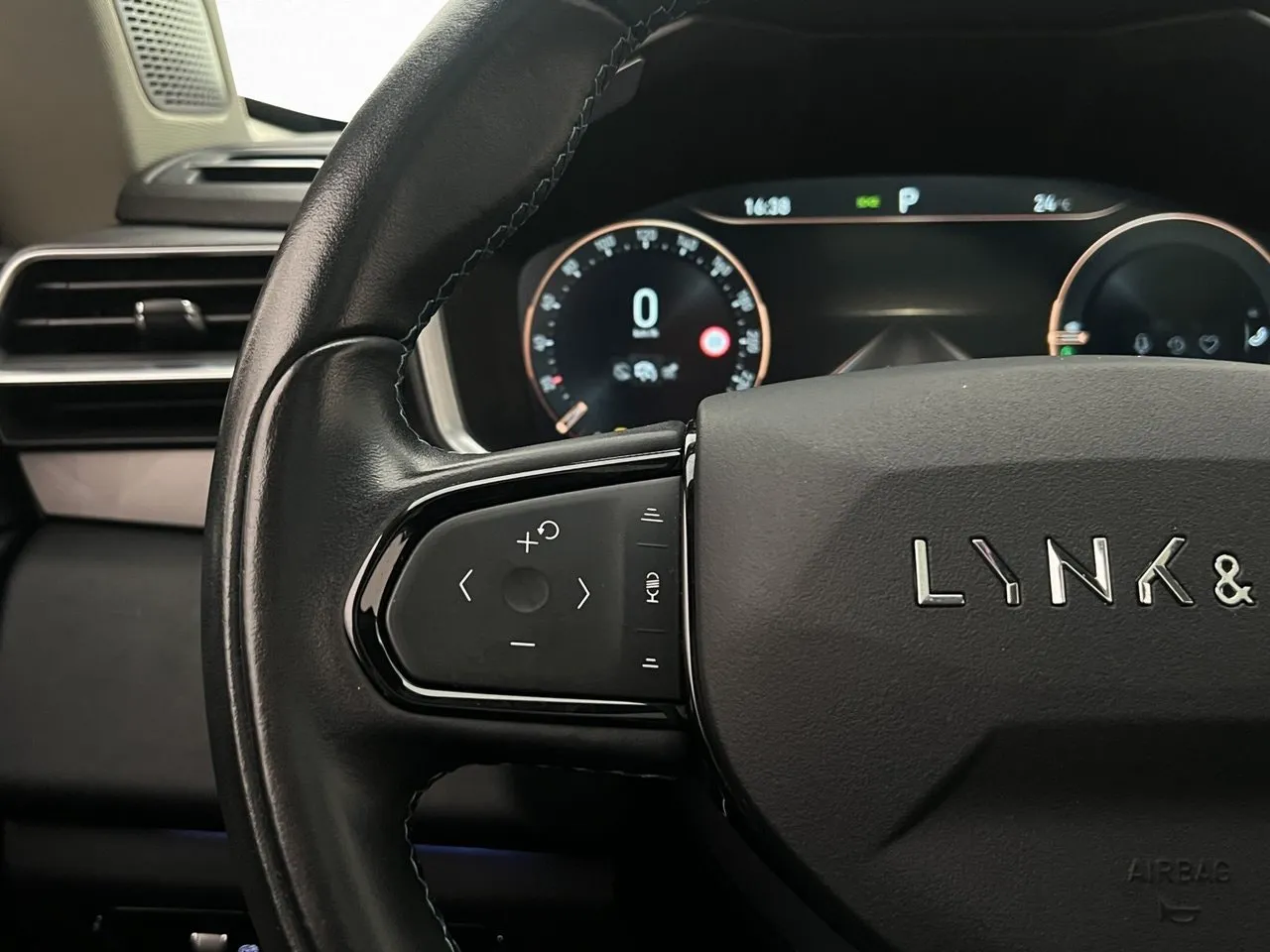 Vehicle image 16