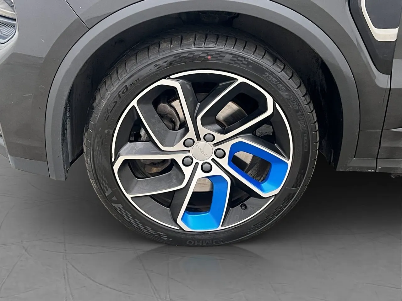 Vehicle image 30