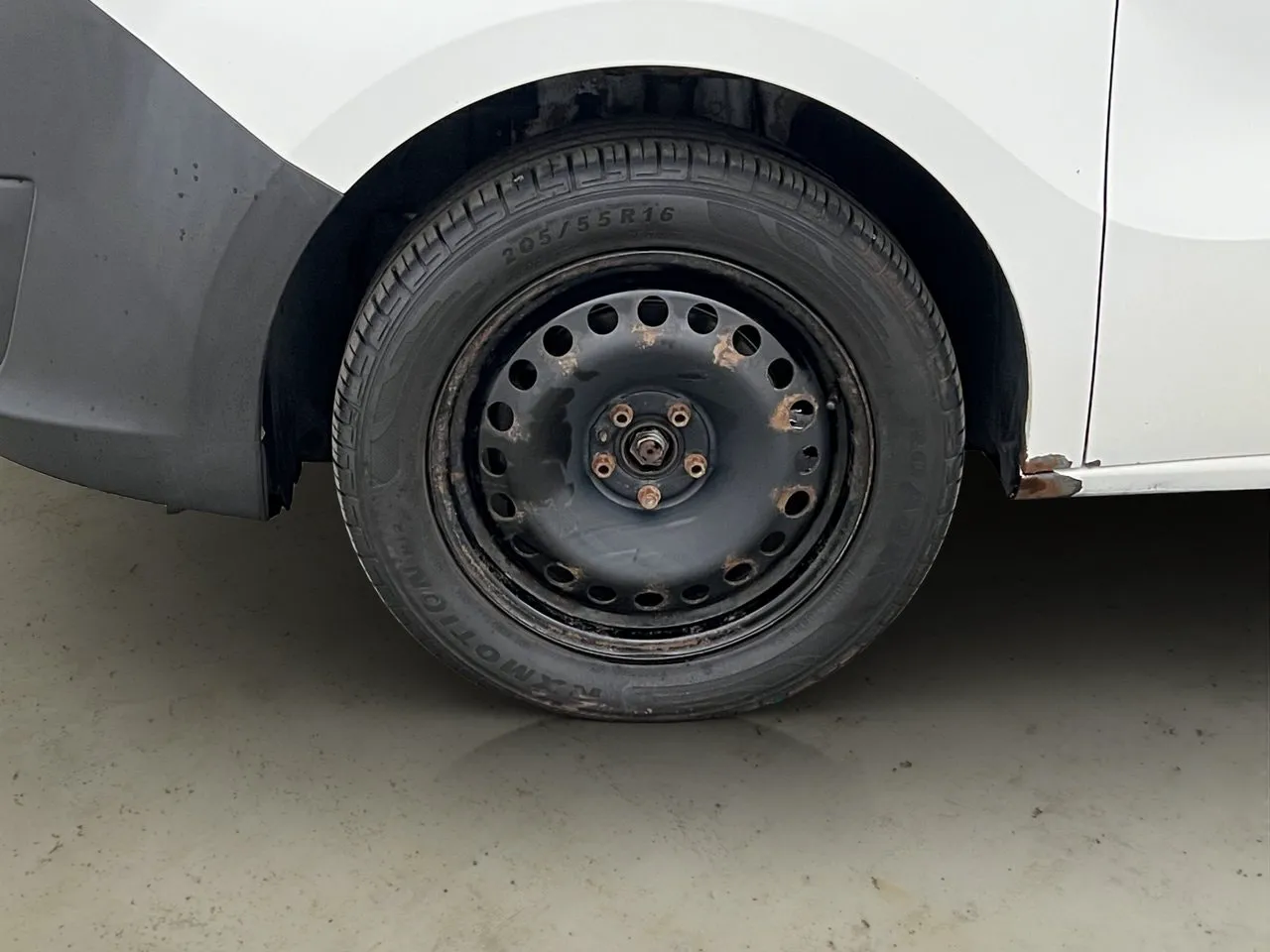 Vehicle image 22