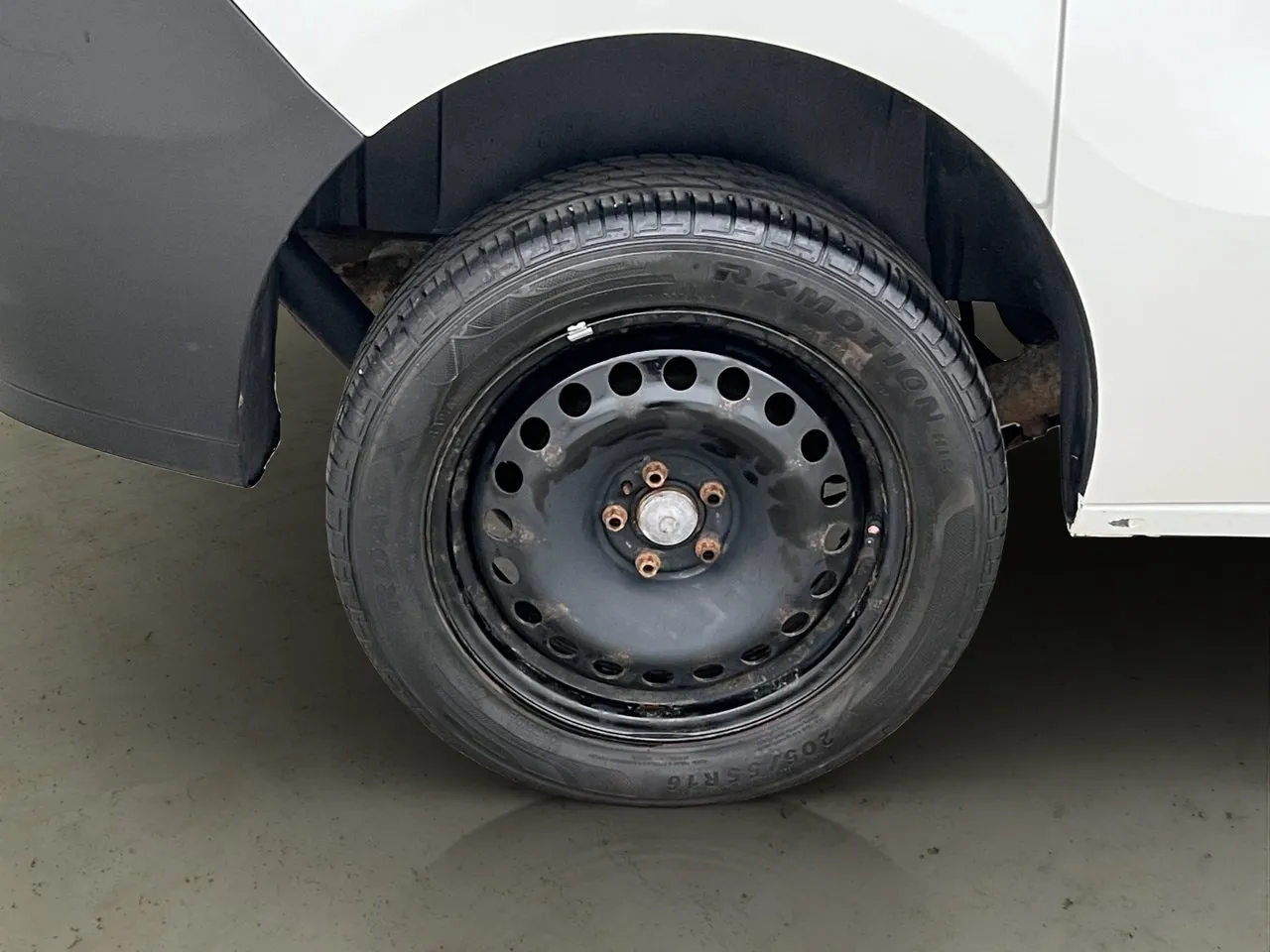 Vehicle image 24