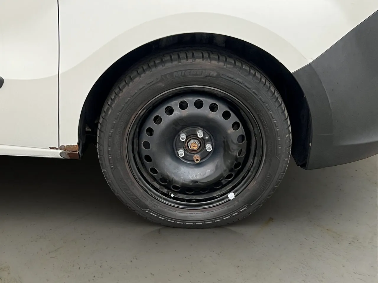 Vehicle image 25