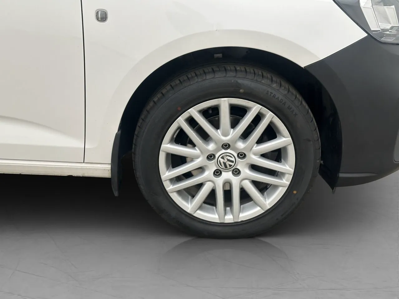 Vehicle image 25