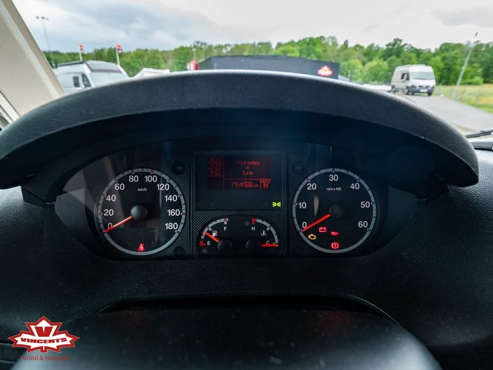 Vehicle image 18