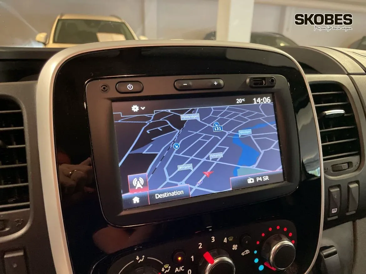 Vehicle image 14