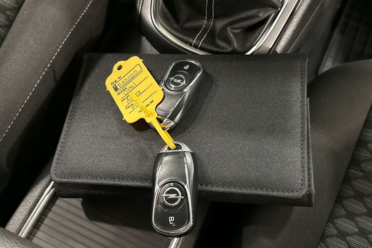 Vehicle image 21