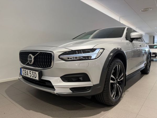 Volvo V90 Cross Country B4 AWD Diesel Adv SE / Parkeringssensor fram/bak / Backkamera / - 2021