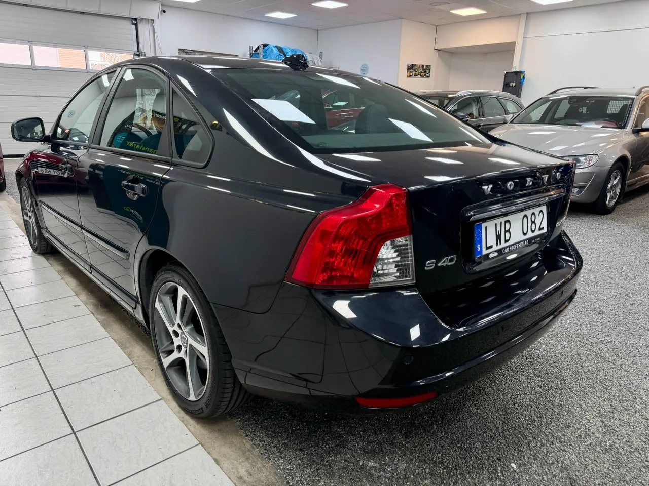 Vehicle image 18