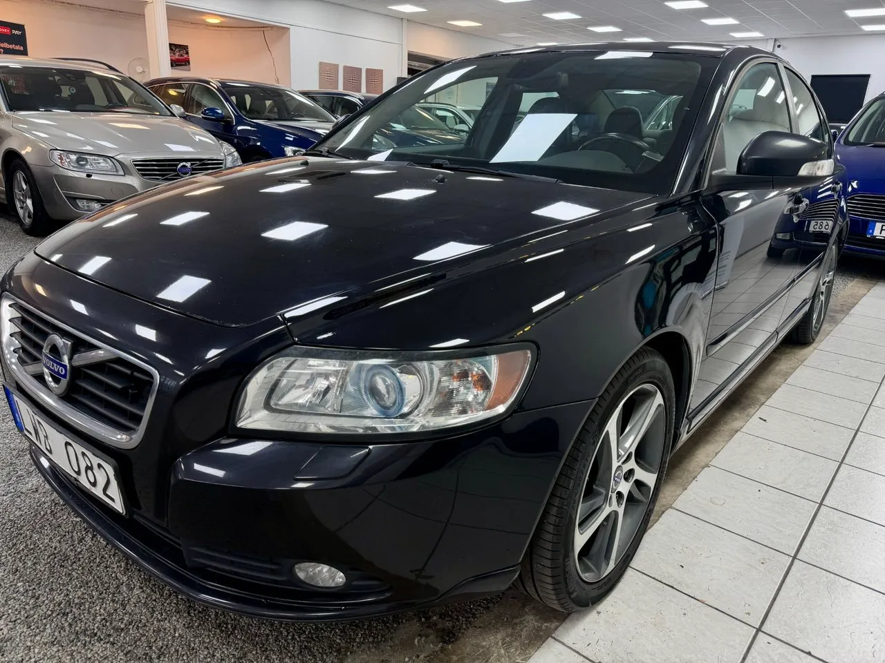 Vehicle image 15