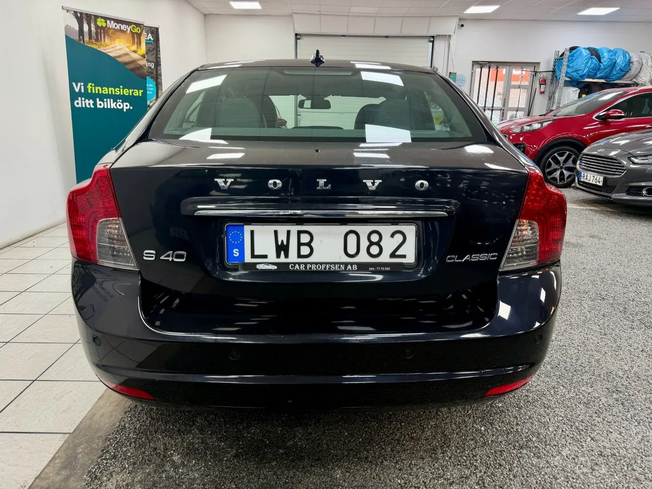 Vehicle image 14