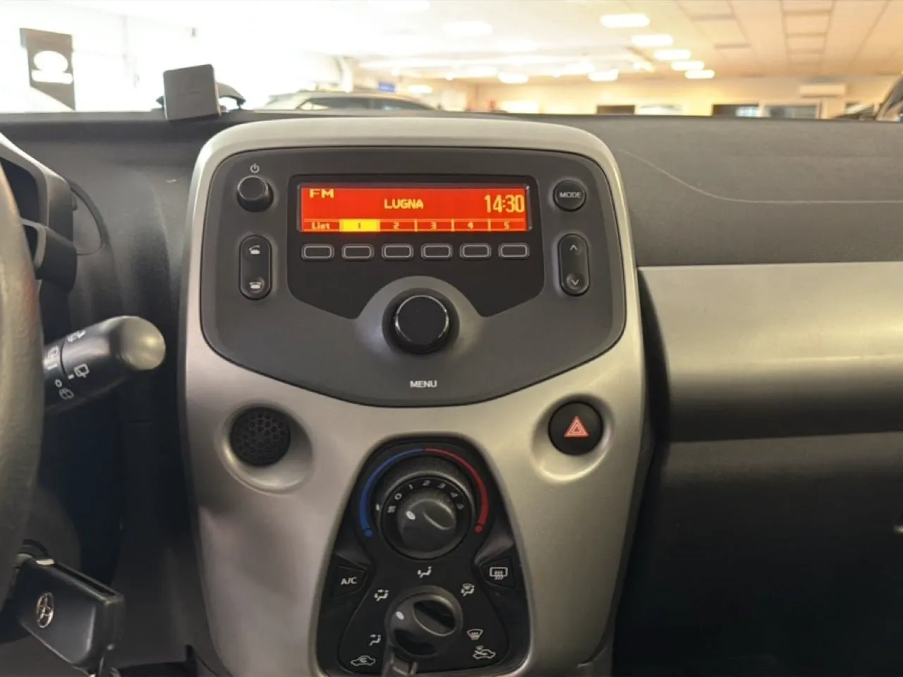 Vehicle image 18