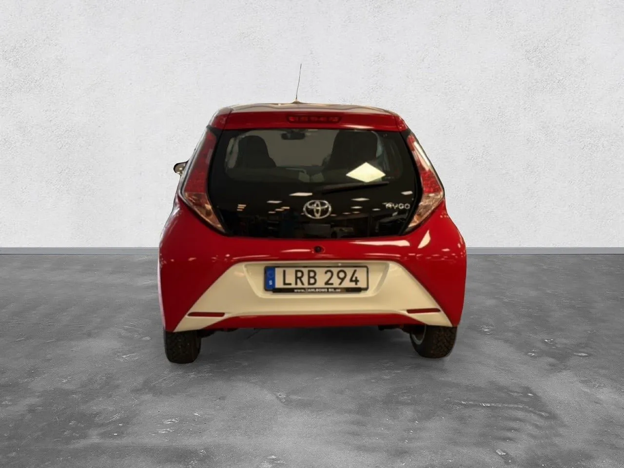 Vehicle image 3