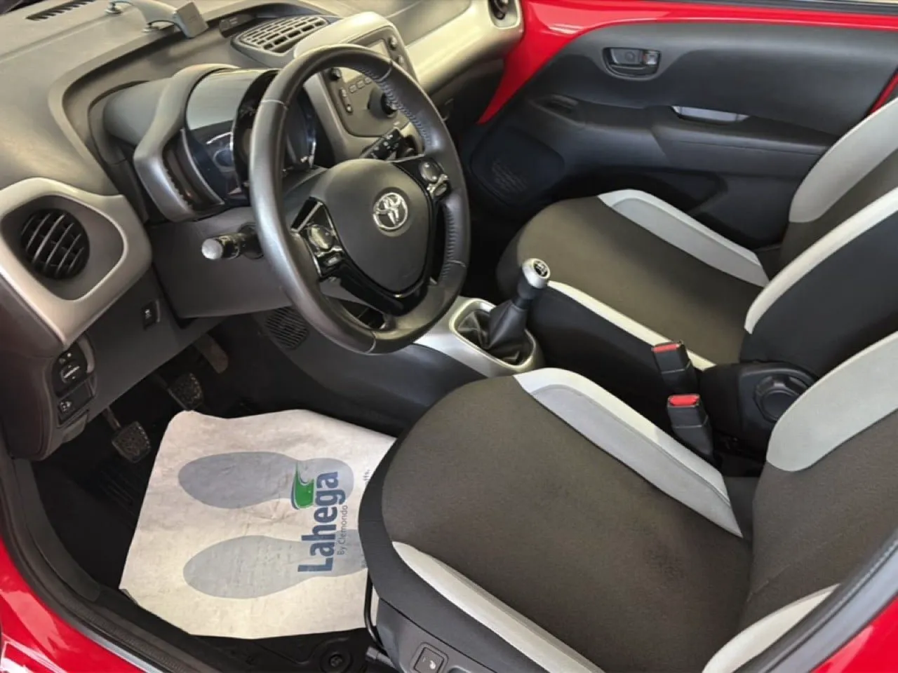 Vehicle image 9