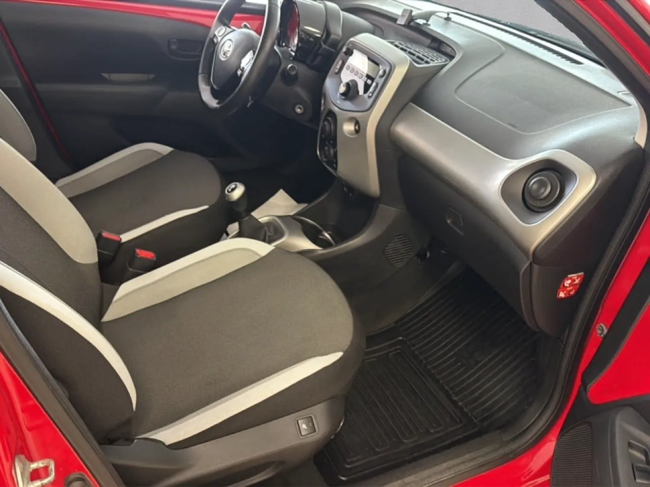Vehicle image 11