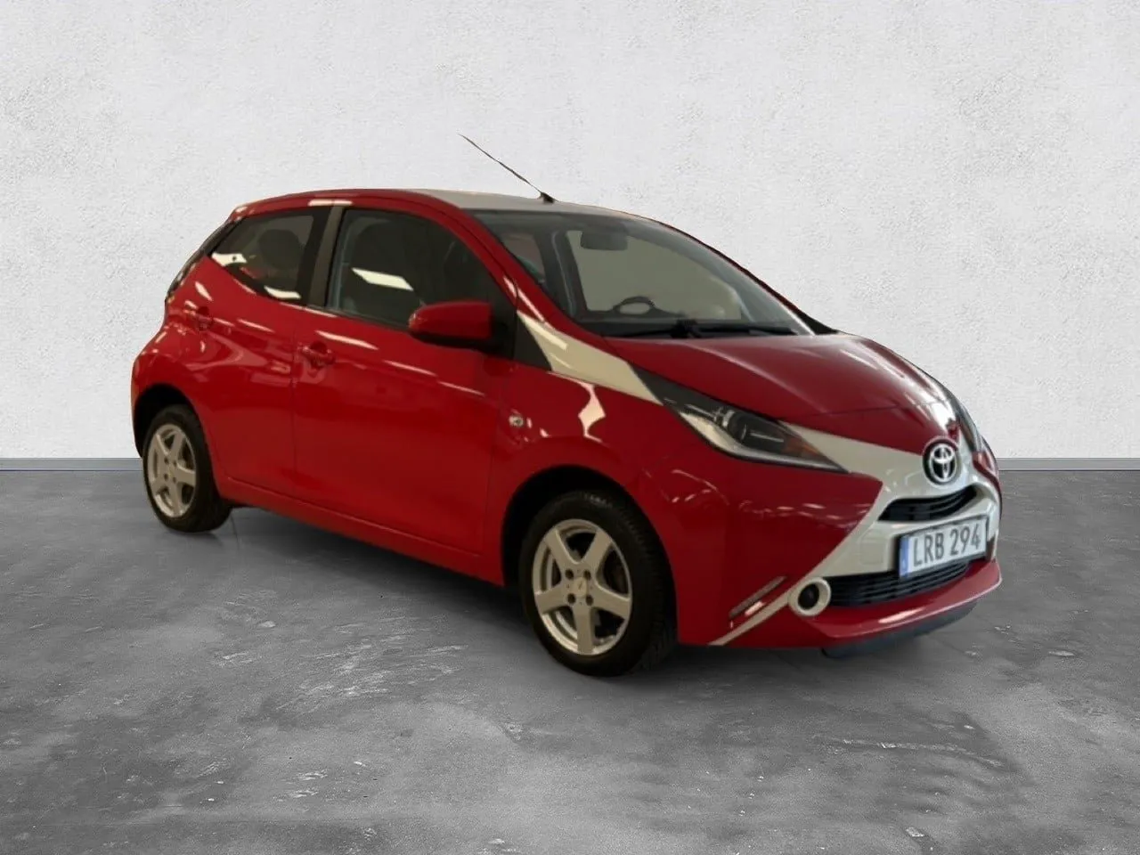 Vehicle image 6