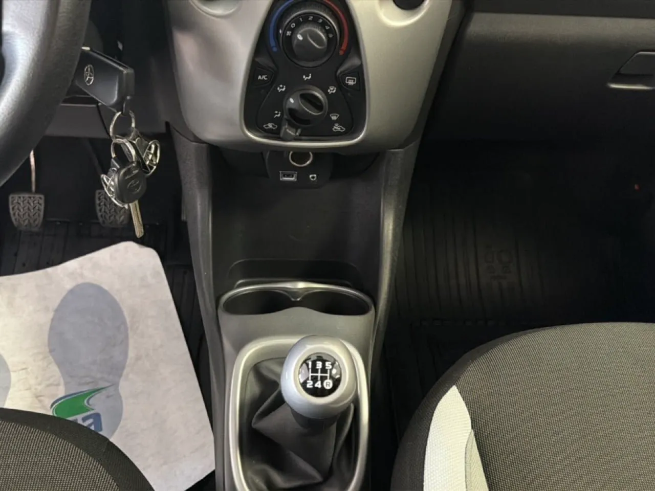 Vehicle image 17