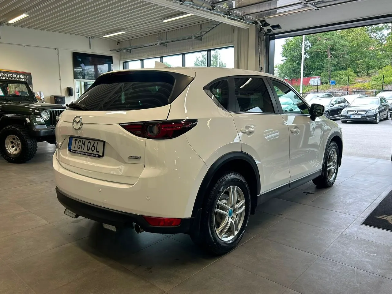 Vehicle image 6