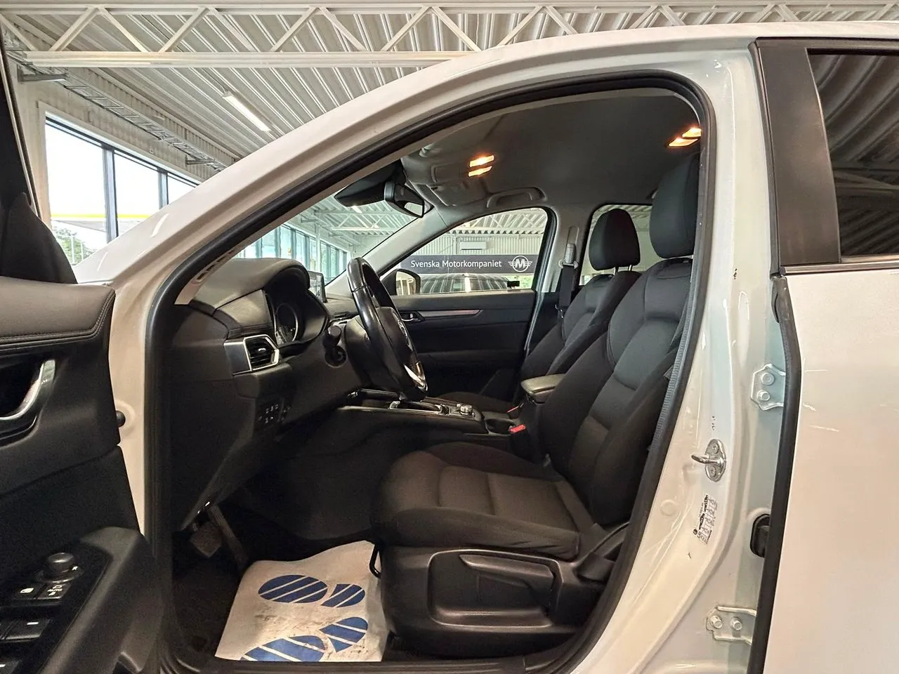 Vehicle image 10