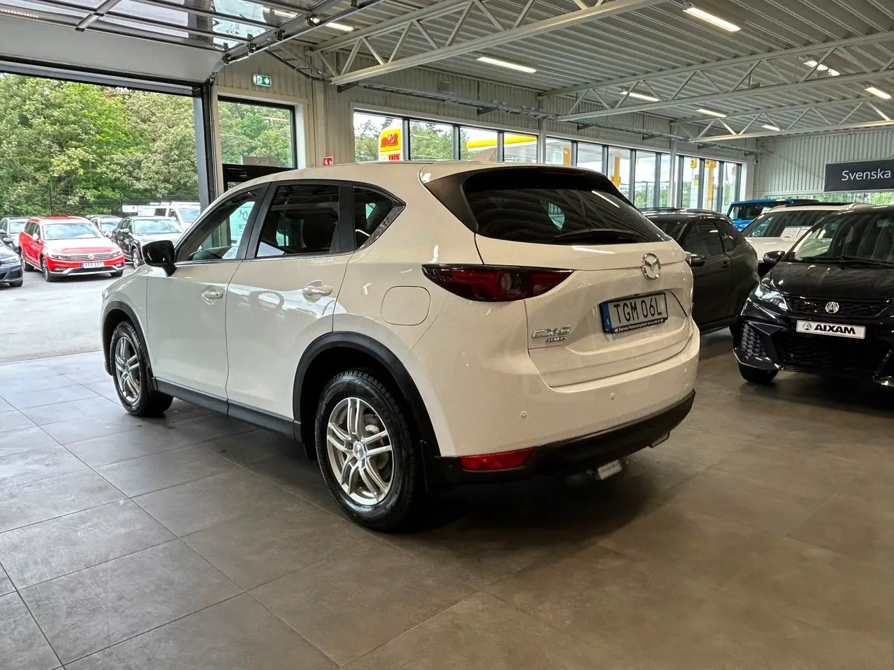 Vehicle image 4