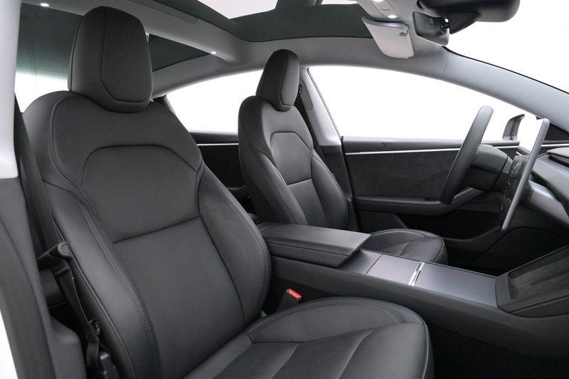 Tesla Model 3 bild 11