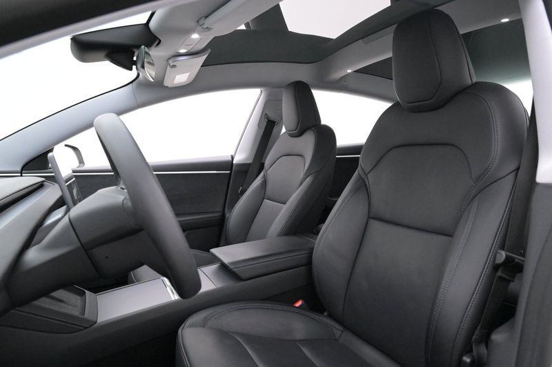 Tesla Model 3 bild 8