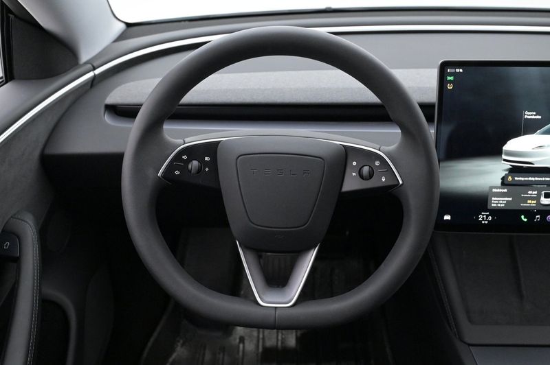 Tesla Model 3 bild 7