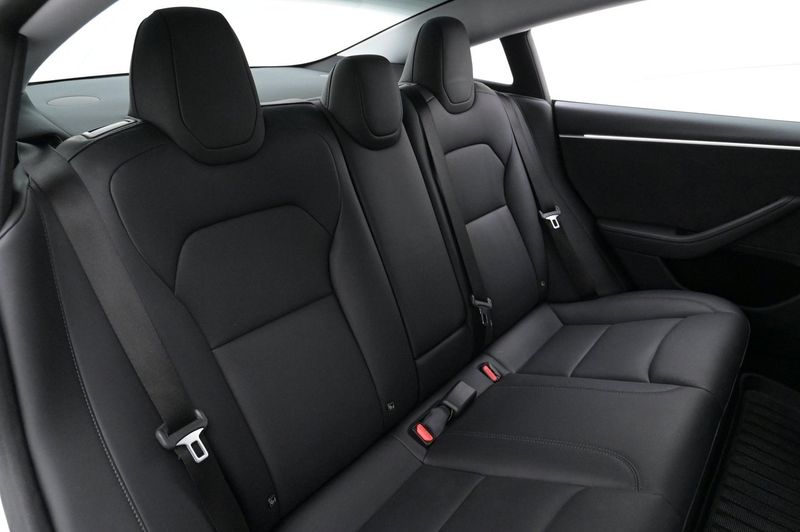 Tesla Model 3 bild 25