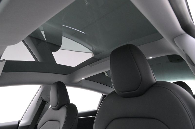 Tesla Model 3 bild 24