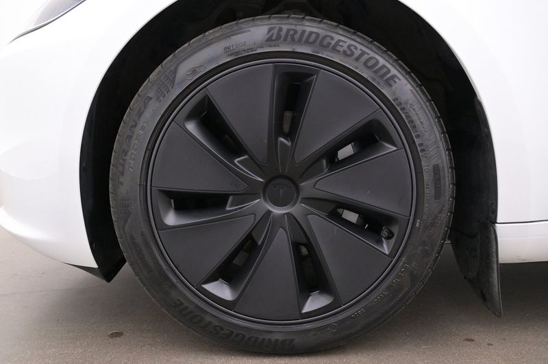 Tesla Model 3 bild 27