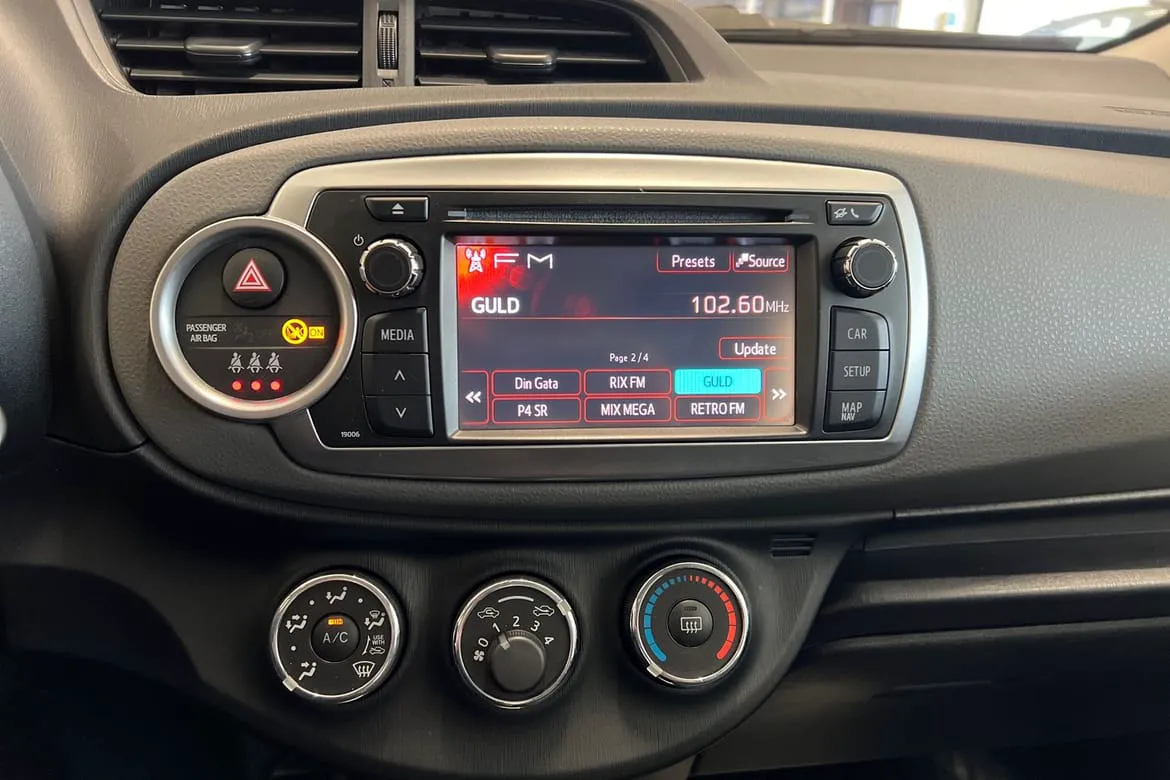 Vehicle image 14