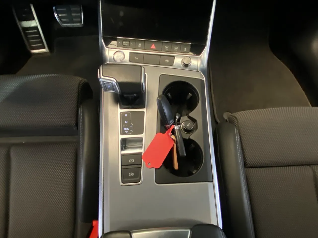 Vehicle image 32