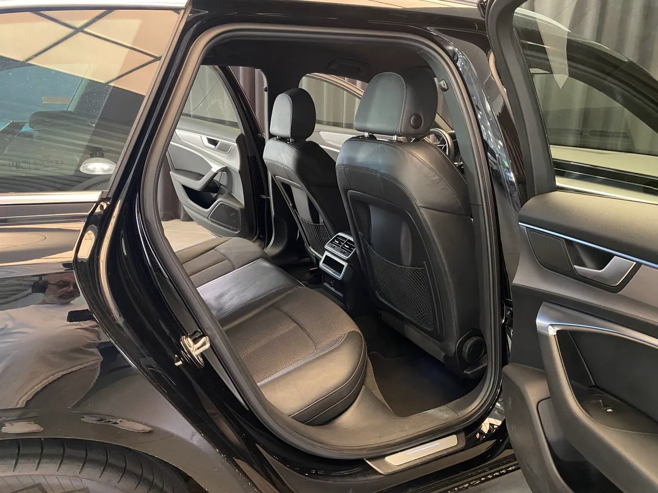 Vehicle image 25
