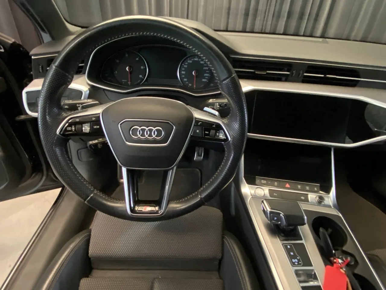 Vehicle image 30