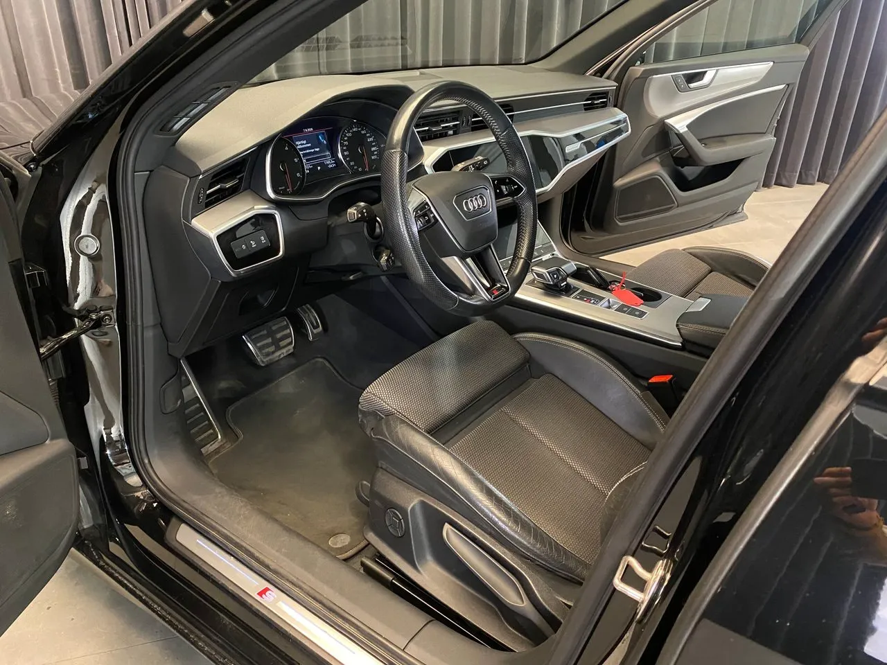 Vehicle image 17