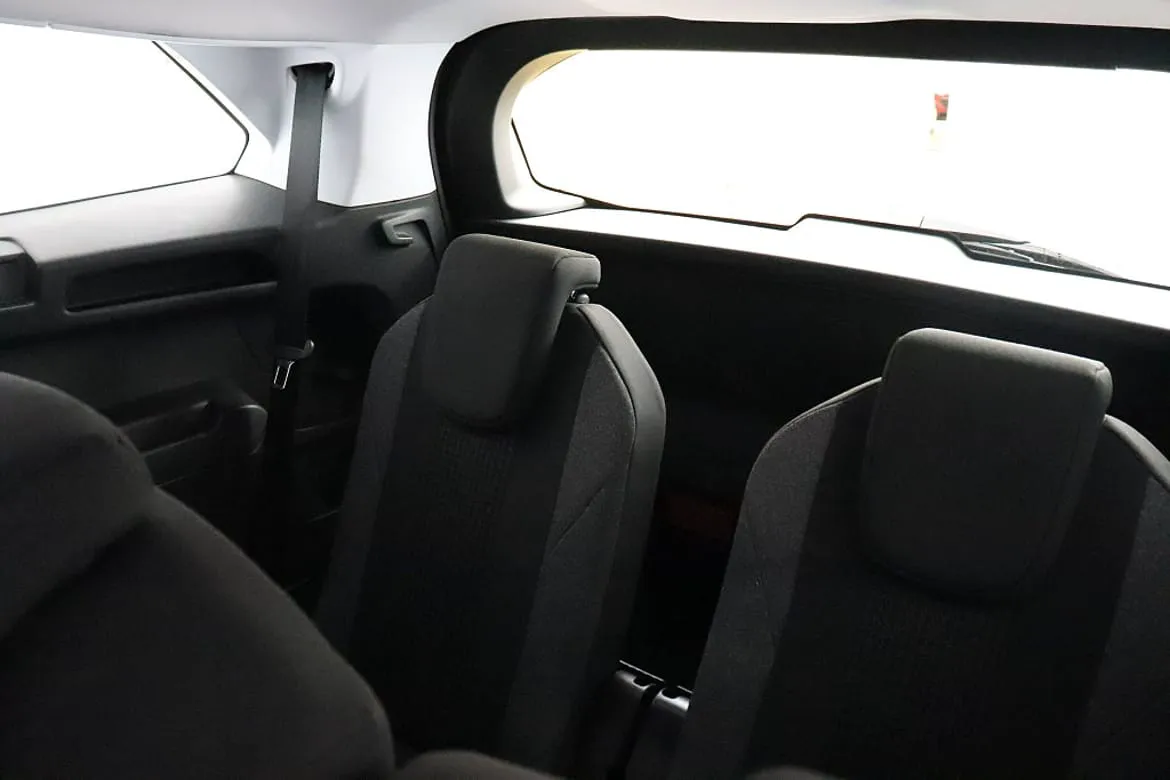 Vehicle image 16