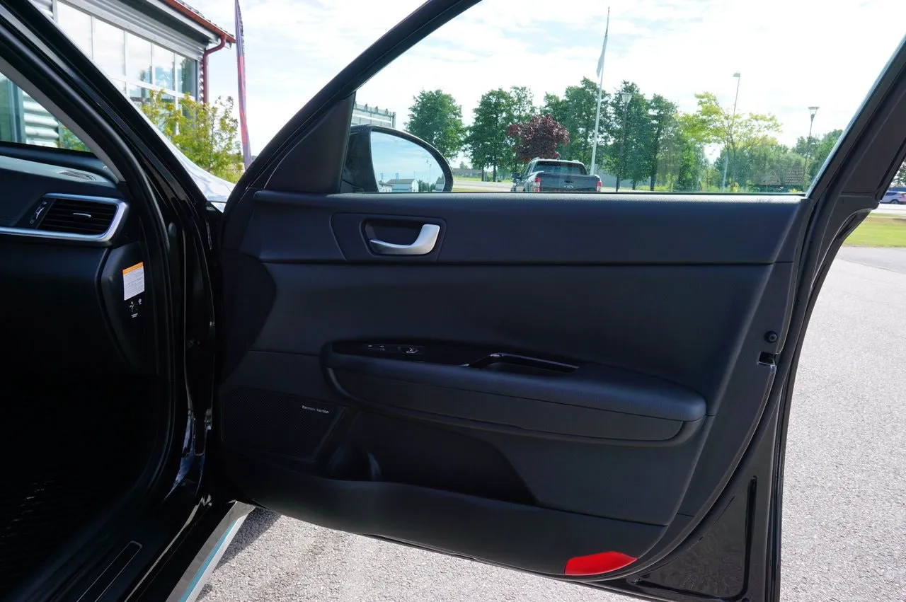 Vehicle image 24