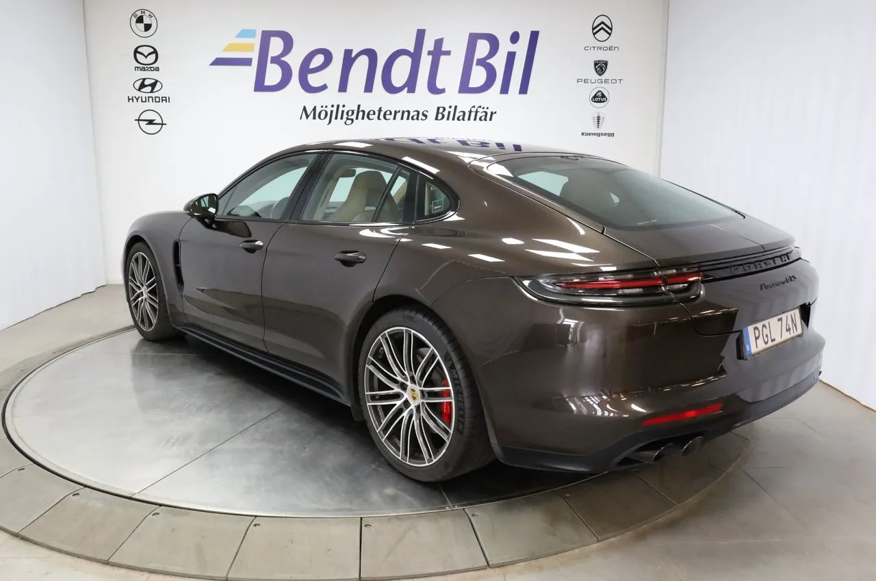 Vehicle image 14