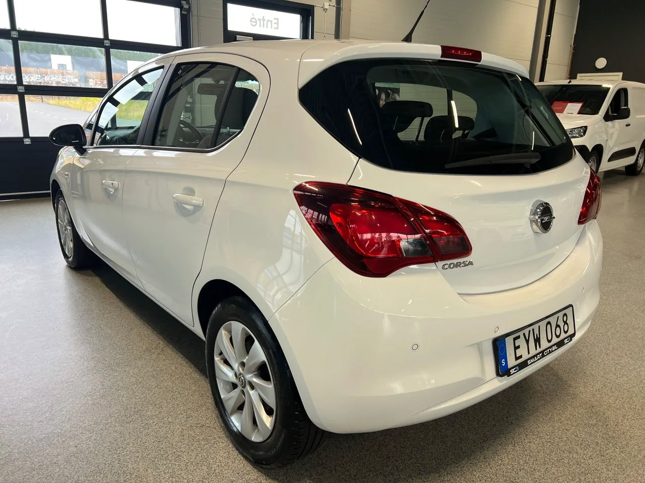Vehicle image 4