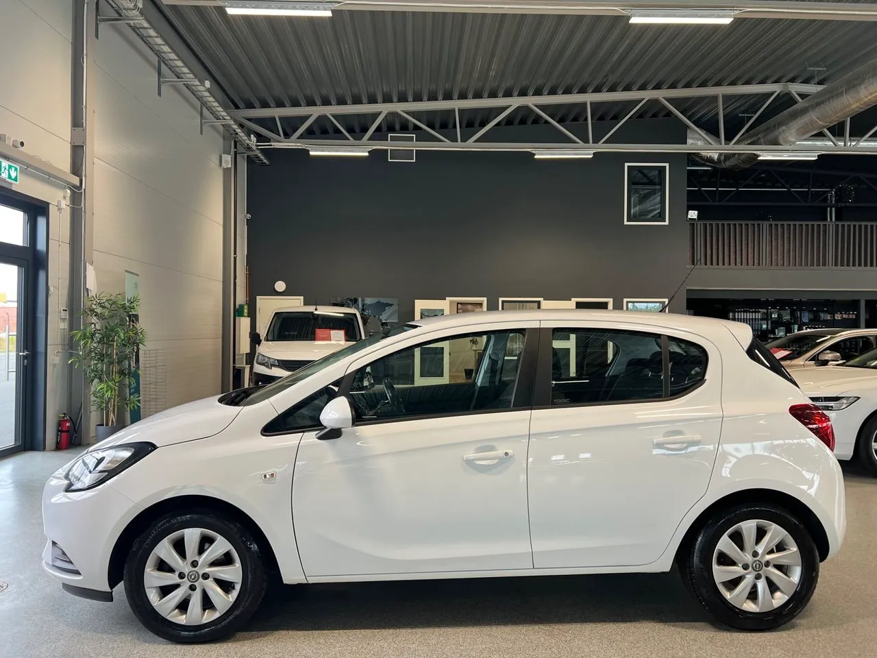 Vehicle image 5