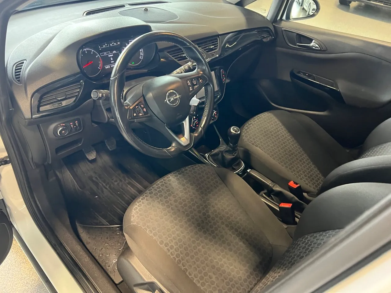 Vehicle image 15